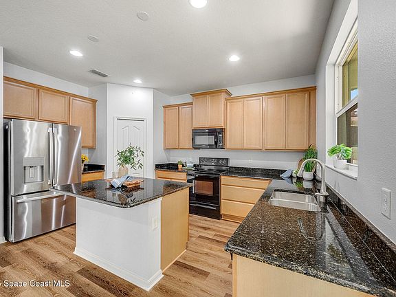 5th image of 100 Elena Dr