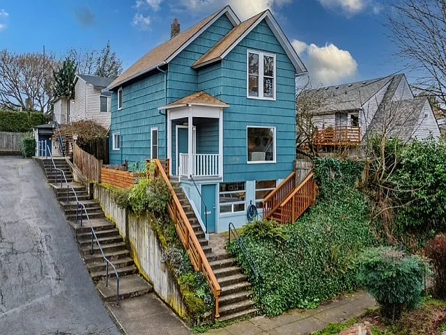 2220 SE Yamhill St — Photo 1