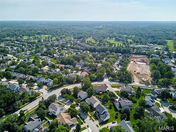 3rd image of 2316 The Courts Dr