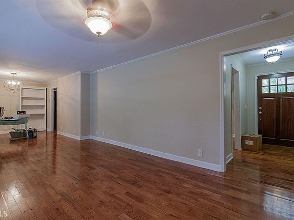 4th image of 303 Dogwood Cir