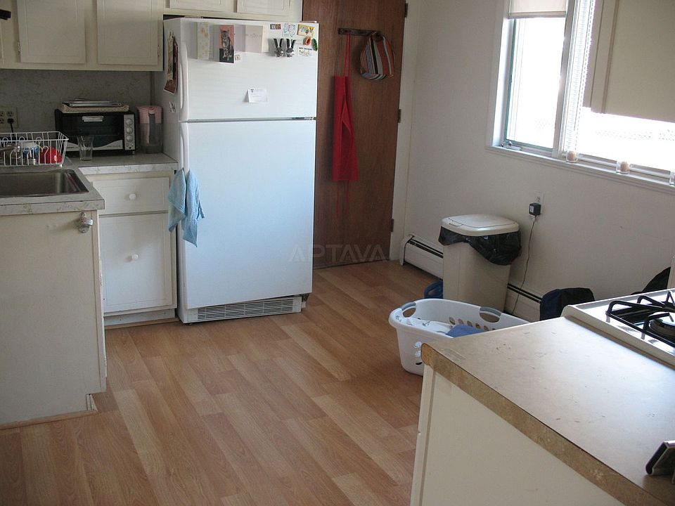 2nd image of 110 Thurston St APT 1