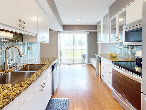 5th image of 2203 Cardinal Ct Unit 2203