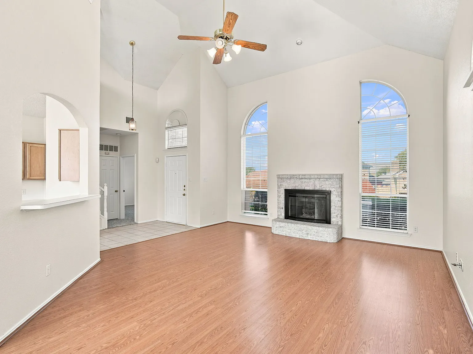3 bed, 2.5 bath, 2078 sqft, $2,550 — Photo 2
