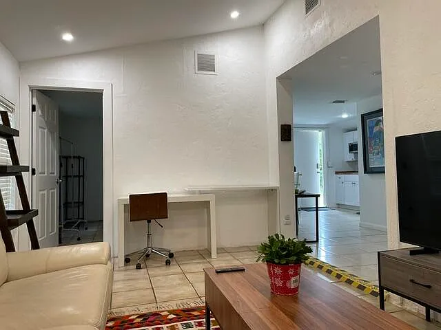 2 bed, 1.0 bath, 750 sqft, $2,400 — Photo 4