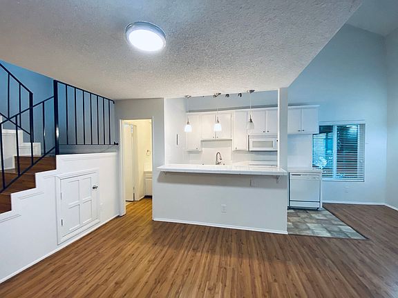 3rd image of 5708 Tujunga Ave #97-17
