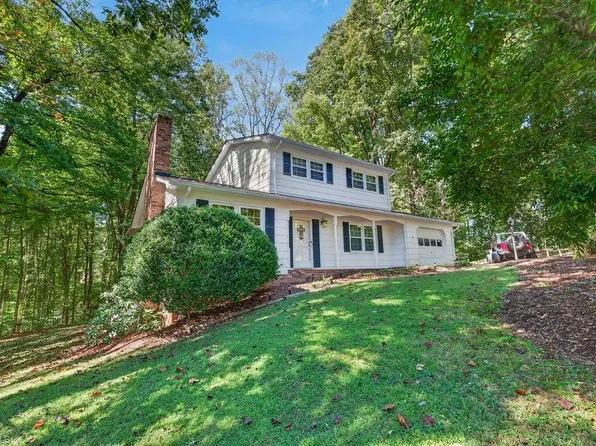 158 Pioneer Dr, Mount Airy, NC 27030
