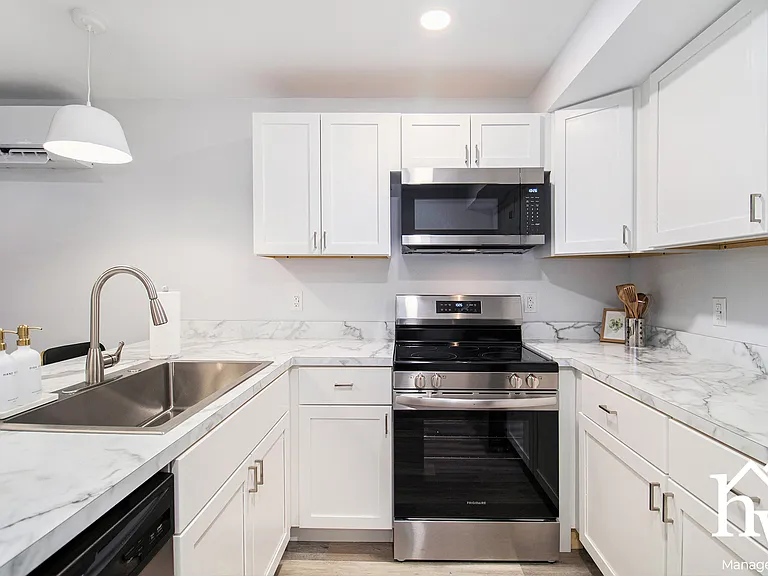 221 S Taylor St — Photo 13