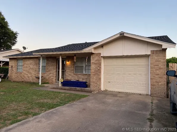 502 E Pershing Pl, Bristow, OK 74010