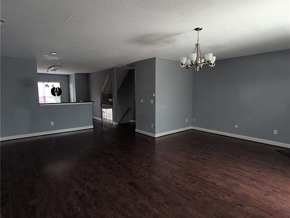 4th image of 4452 Harlesden Dr