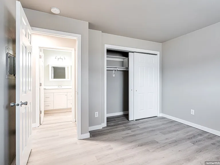 560 W Linwood Ave — Photo 24