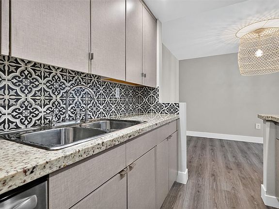 5th image of 3213 Bird Ave #7
