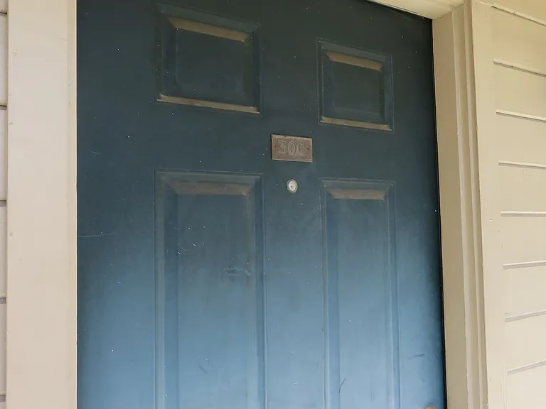 106 E 30th St #306 — Photo 3