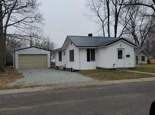 904 W Walnut St, Nappanee, IN 46550