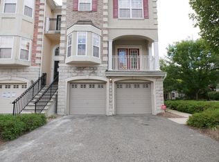 43 Mallard Pl, Secaucus, NJ 07094