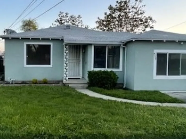 555 W Whittier Ave — Photo 4