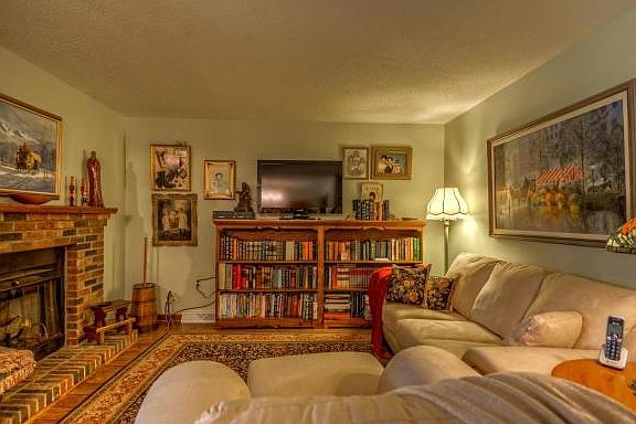 4th image of 136 Pebble Dr