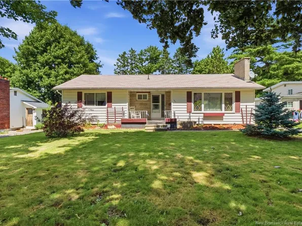 727 Gregg Ct, Fredericton, NB E3B 4H5