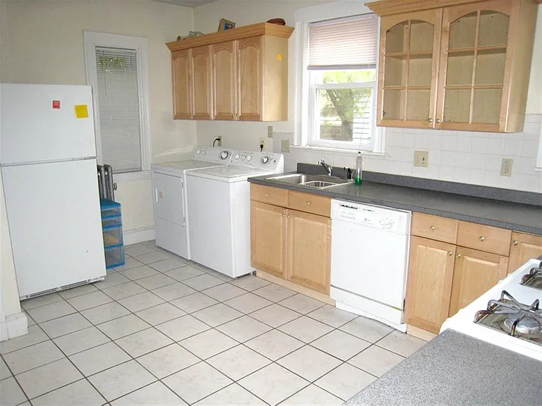 183 College Ave #2 — Photo 4