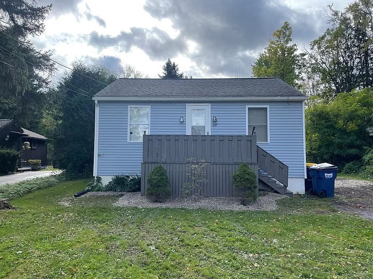 237 River Meadow Dr — Photo 1