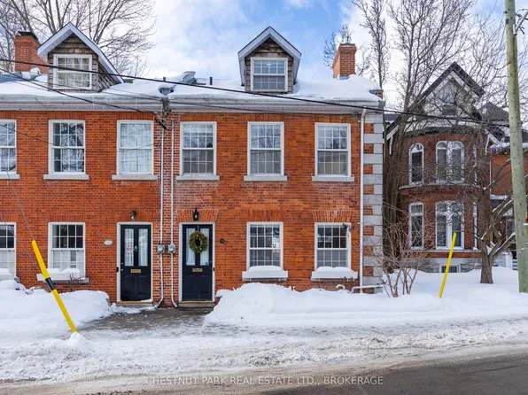 116 William St, Kingston, ON K7L 2C8