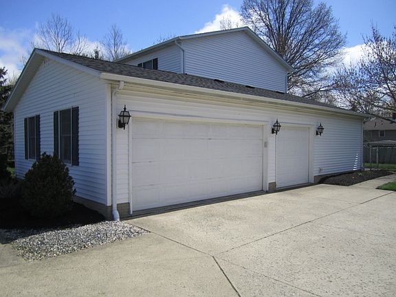 2nd image of 689 Oakhurst Ct