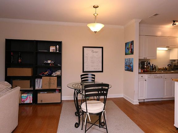 3rd image of 1513 E Franklin St #B117