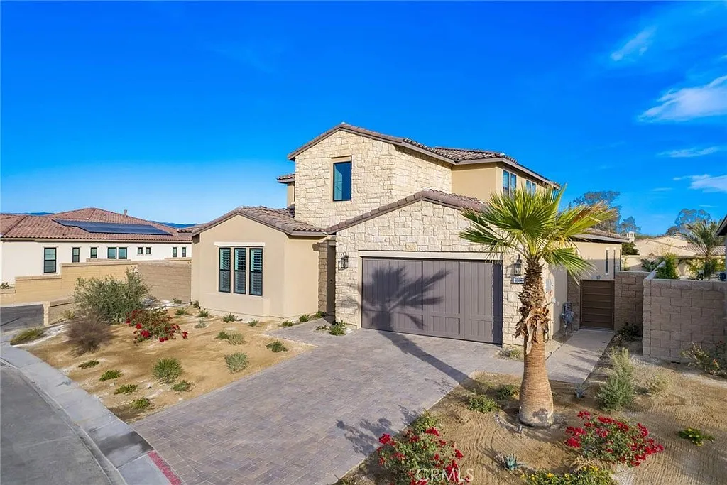 5 bed, 4.5 bath, 4013 sqft, $8,500 — Photo 2