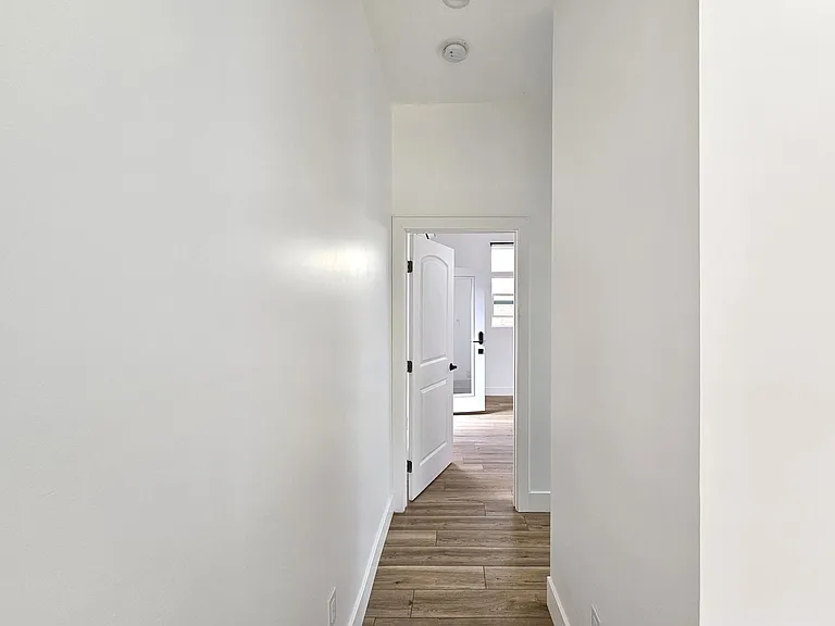 2711 W 60th St — Photo 18