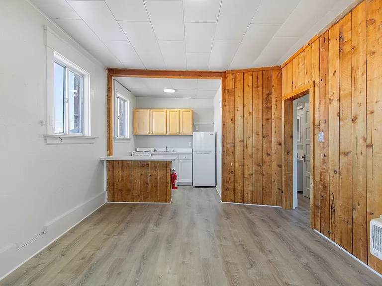 128 Broadway Ave N #2 — Photo 6
