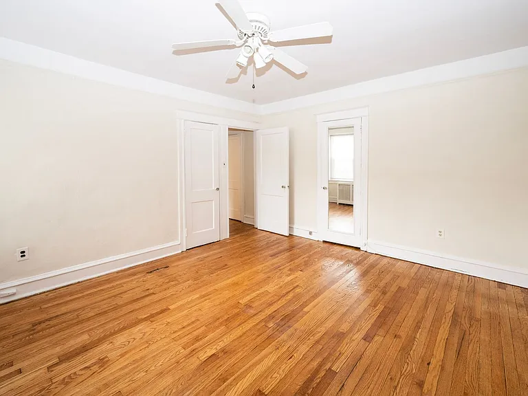 Upsal Gardens Apartments- Beautiful historical building with breathtaking charm! — Photo 17