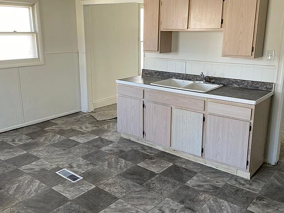 3rd image of 3603 5th Ave #1