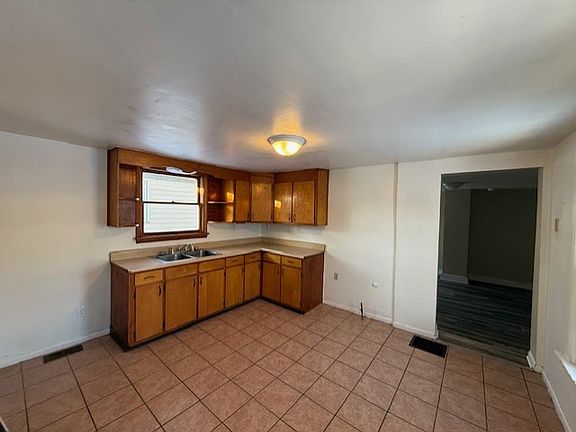 4th image of 319 Cherry Ave