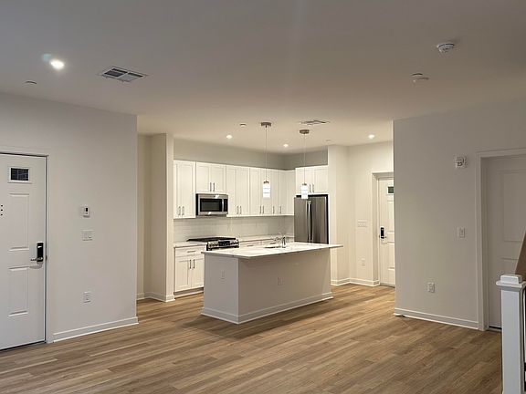 Living / Kitchen