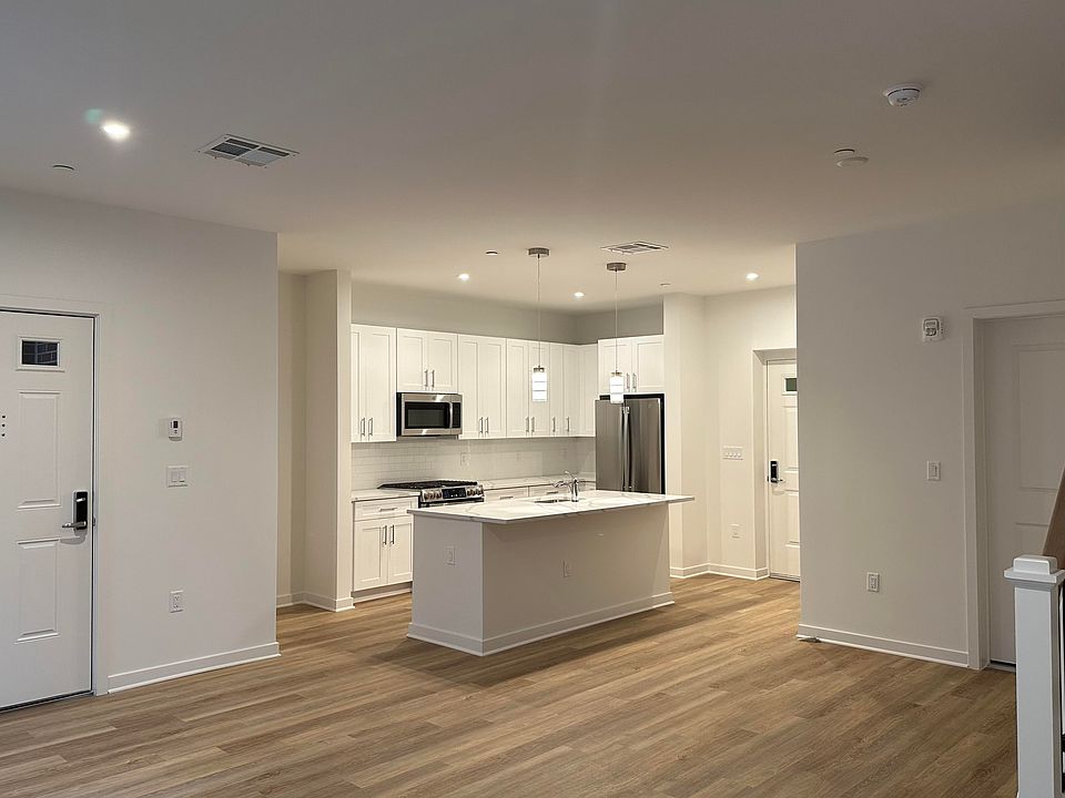 Living / Kitchen