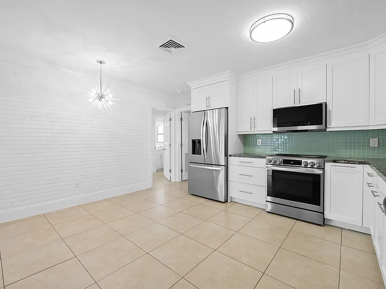 580 SE 5th St — Photo 20