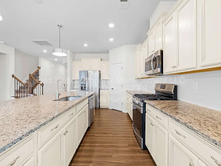 2207 Restina Dr — Photo 10