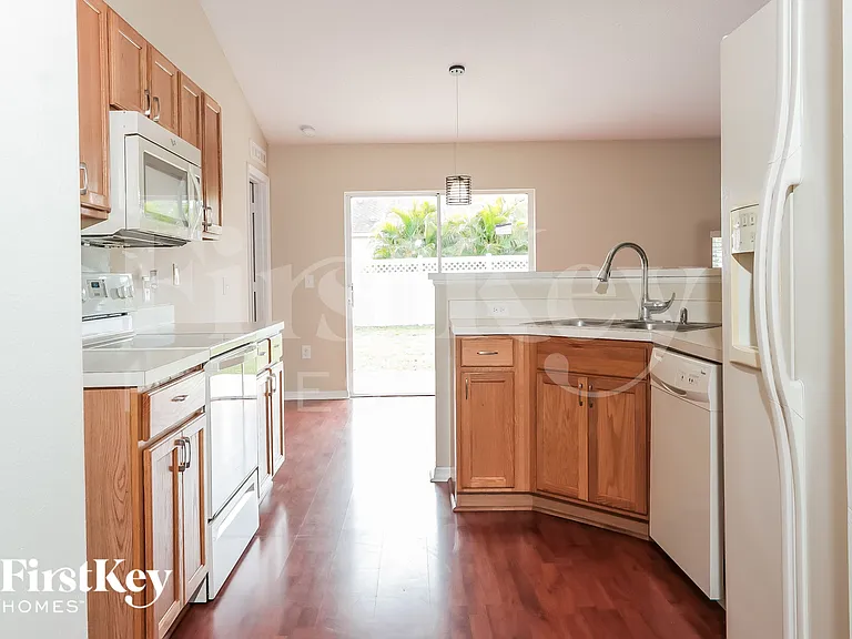1438 SW Paar Dr — Photo 7