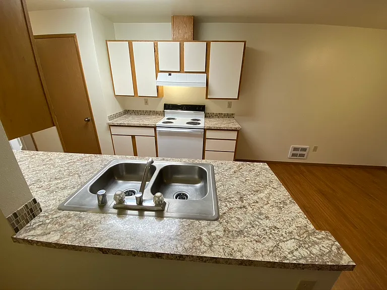 1100 N Alder St #15 — Photo 5