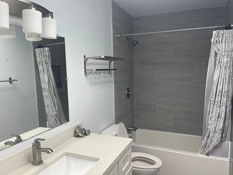 500 N Clementine St — Photo 8