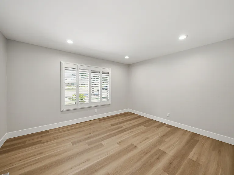 1814 N San Antonio Ave — Photo 22