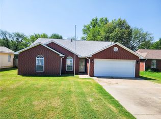 402 Greenwood Pl, Siloam Springs, AR 72761