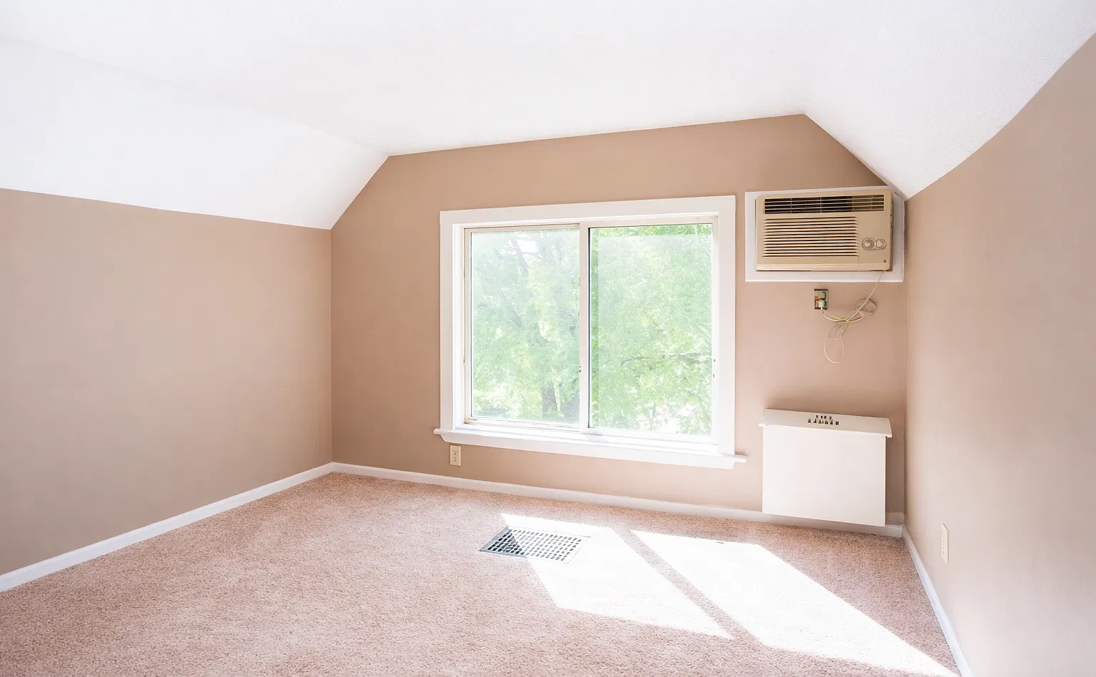 5 bed, $3,100 — Photo 3
