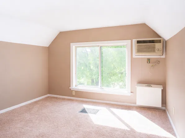 1689 Marshall Ave, Saint Paul, MN 55104