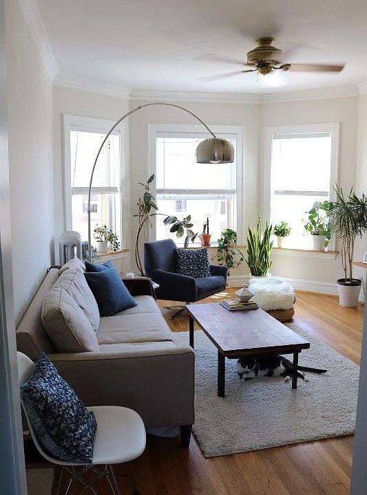 1st image of 4825 N Rockwell St APT 3W