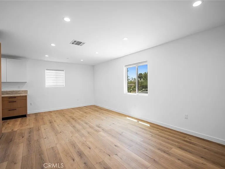 17805 Ludlow St — Photo 5