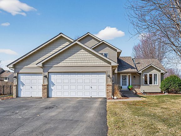 3rd image of 9020 Tamarack Ln