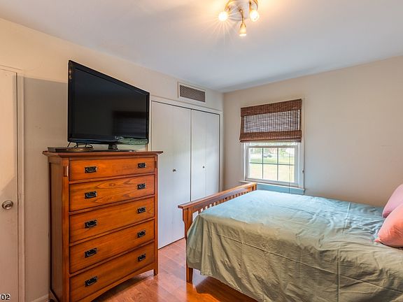 4th image of 4 Stanford Dr APT 1A