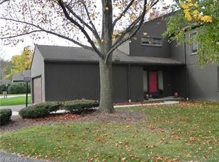1 Oakshore Dr, Bratenahl, OH