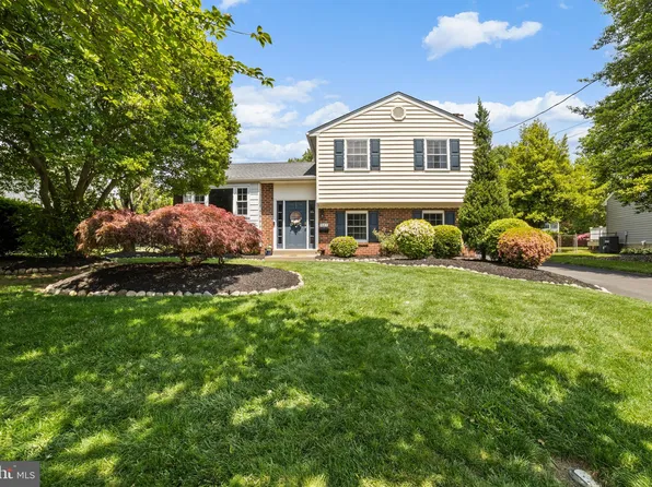 927 Jeffrey Ln, Langhorne, PA 19047