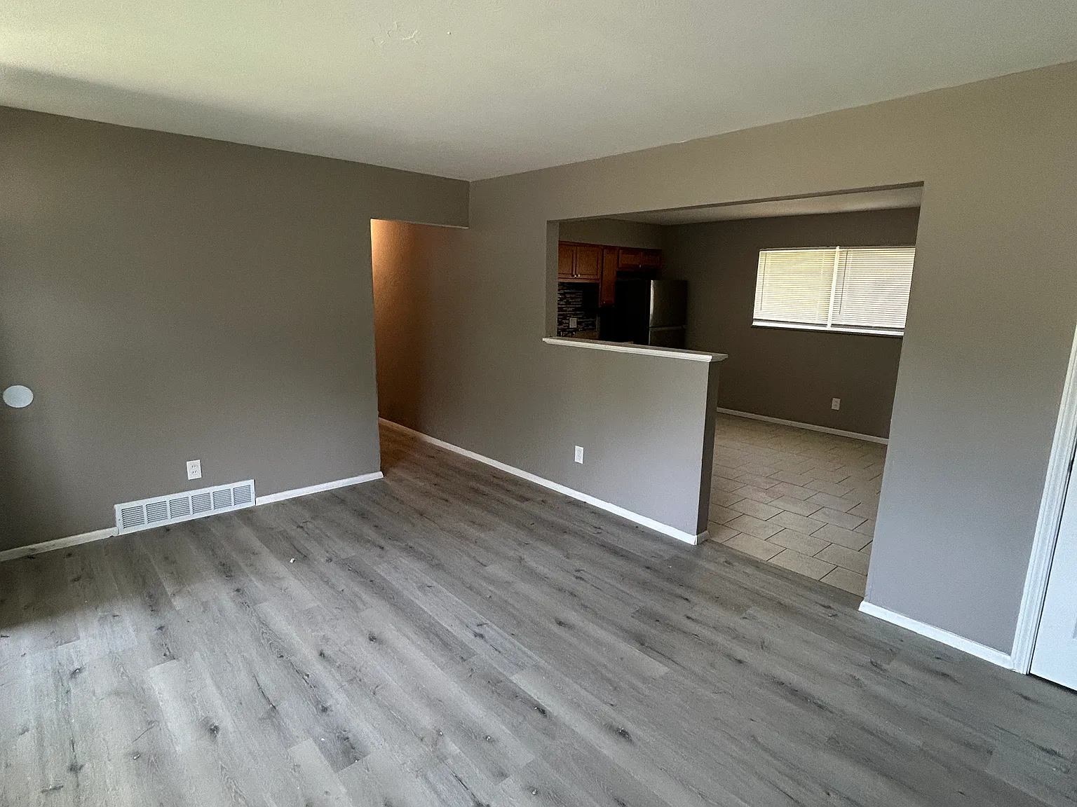 3 bed, 1.5 bath, 988 sqft, $1,425 — Photo 3